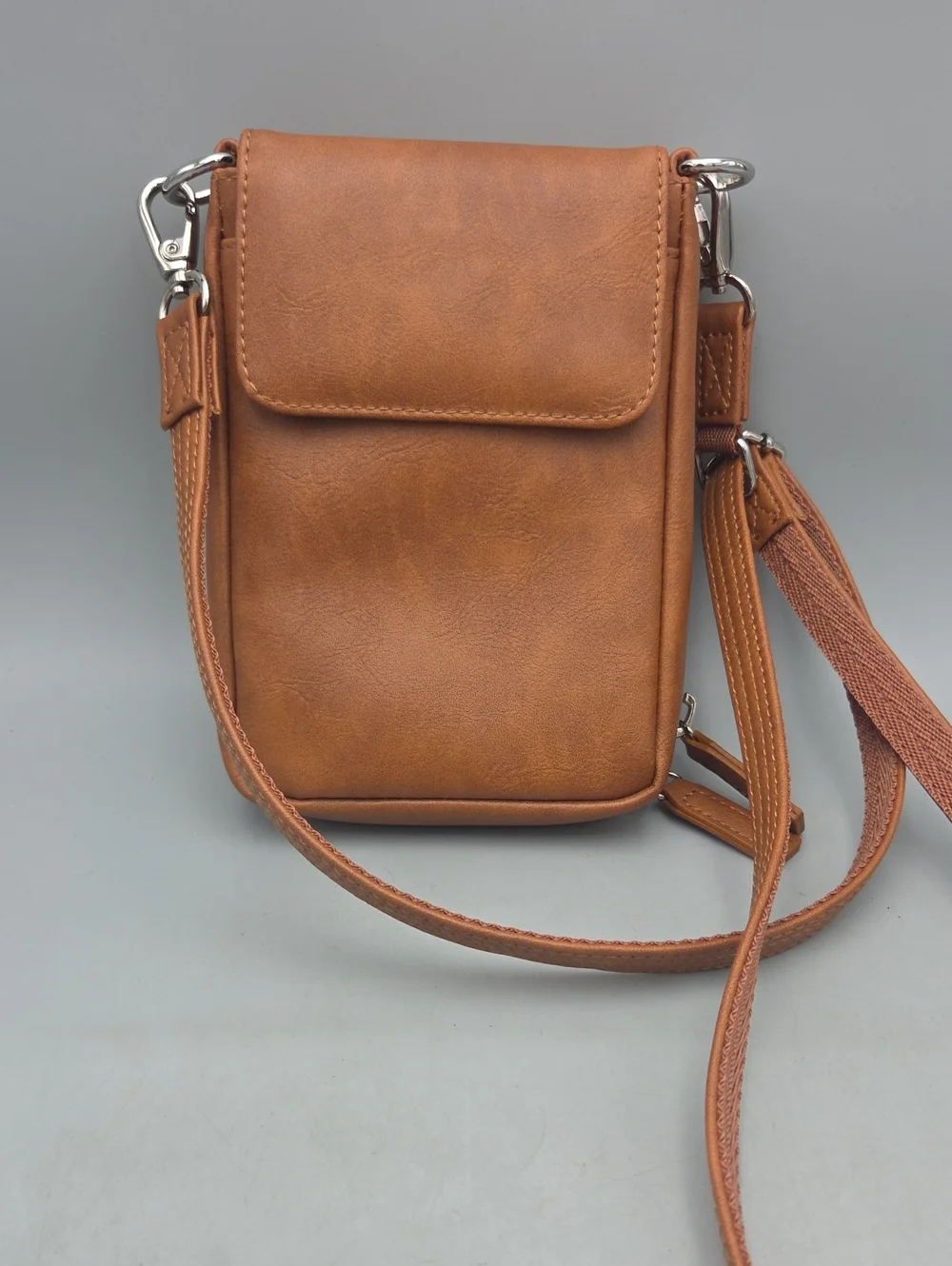 Hammacher Schlemmer • Wearable crossbody leather wallet